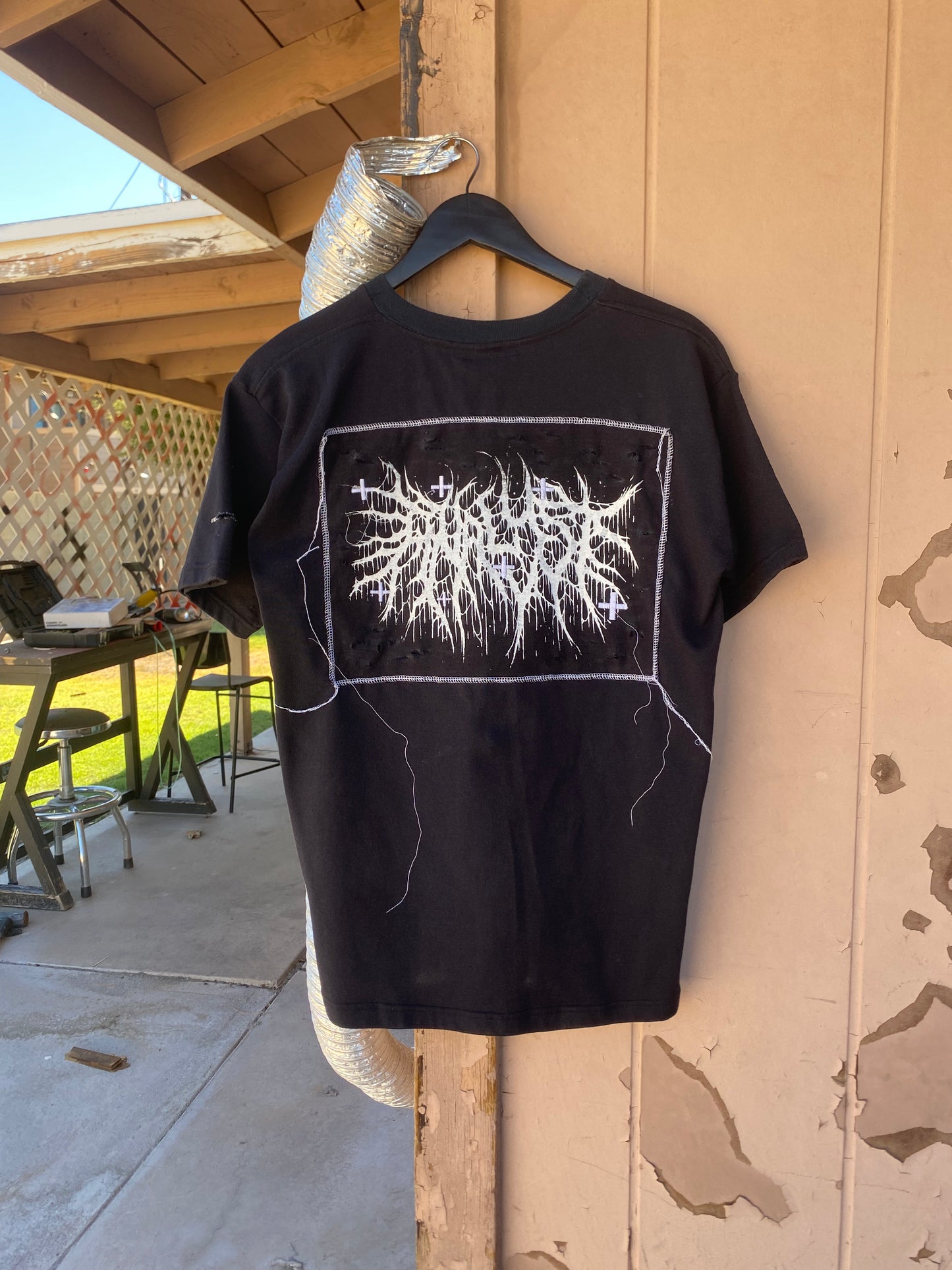 "does it matter who's right?" tee (l)